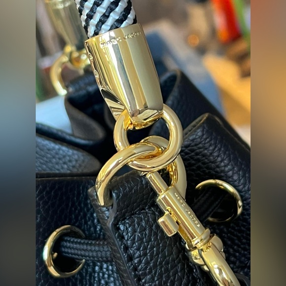 Marc Jacobs The Leather Bucket Bag - Picture 5 of 16